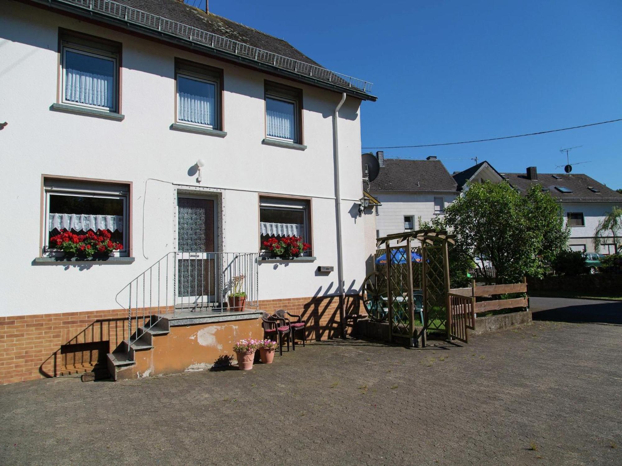 Spacious Holiday Home In Ulmen Near The Centre エクステリア 写真
