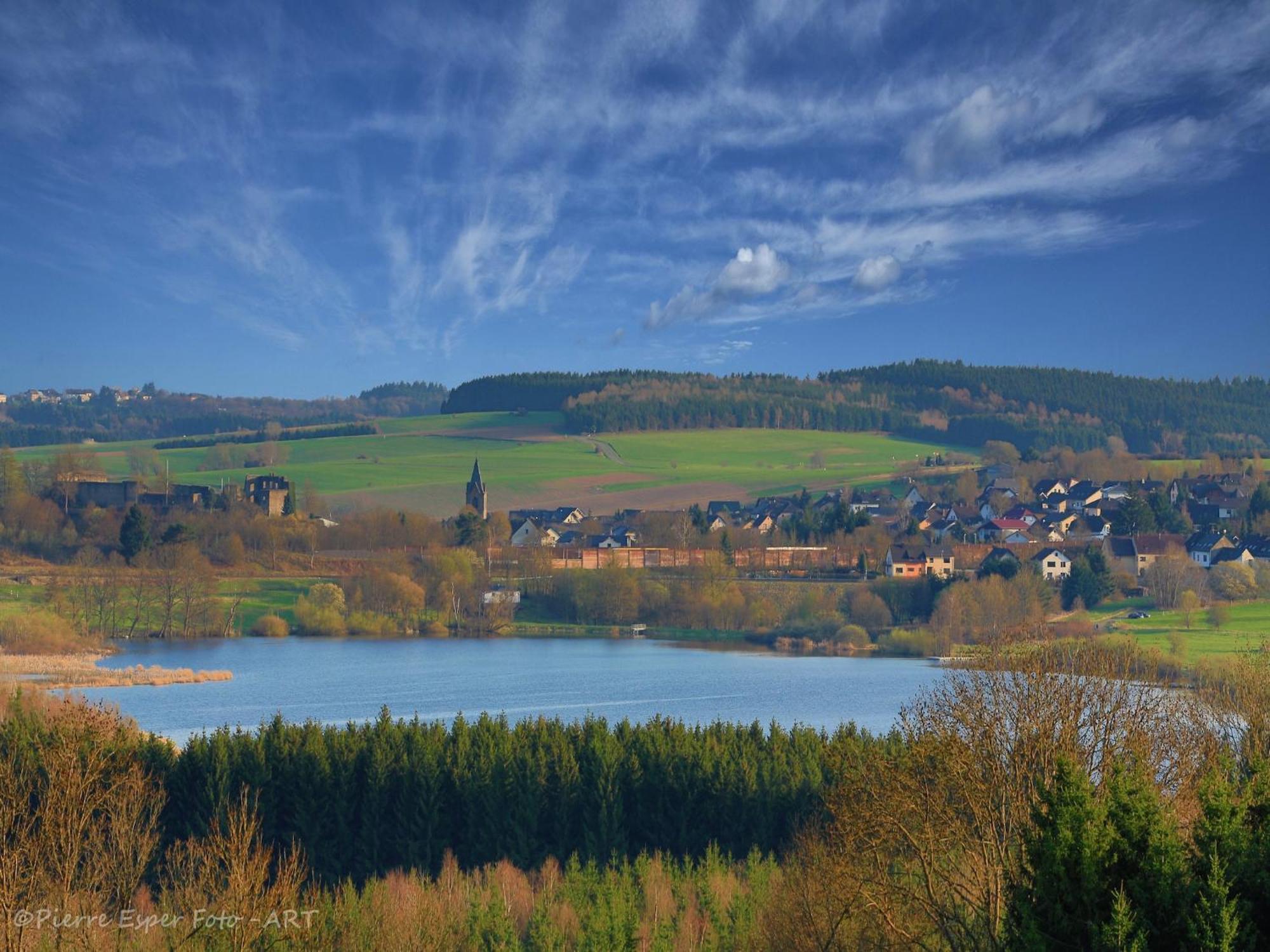 Spacious Holiday Home In Ulmen Near The Centre エクステリア 写真