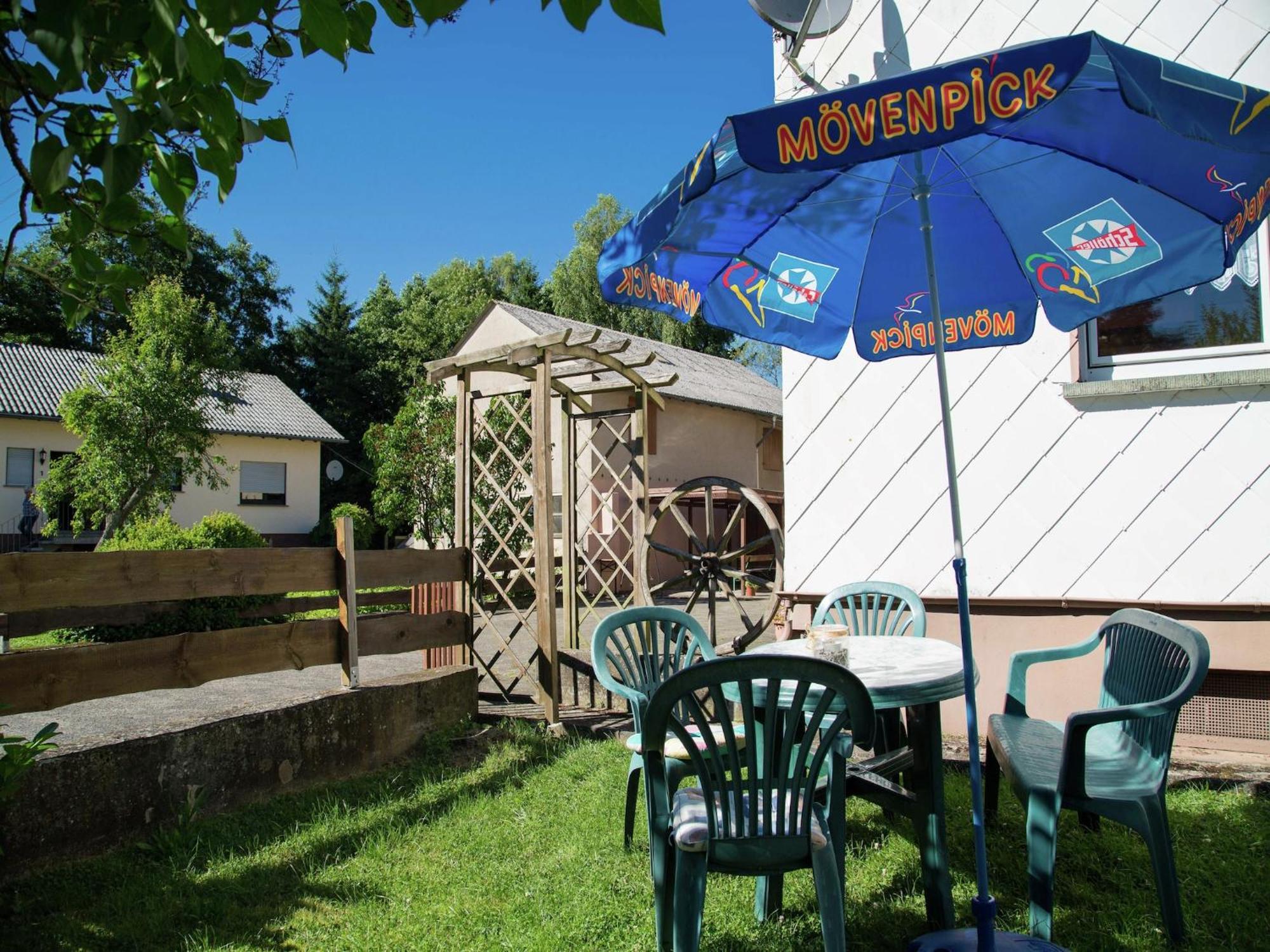 Spacious Holiday Home In Ulmen Near The Centre エクステリア 写真